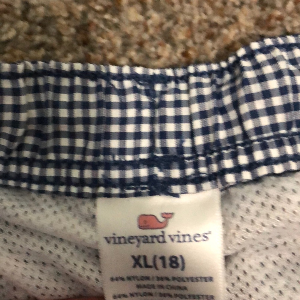 Boys XL vineyard vines bathing suit - Picture 3 of 4